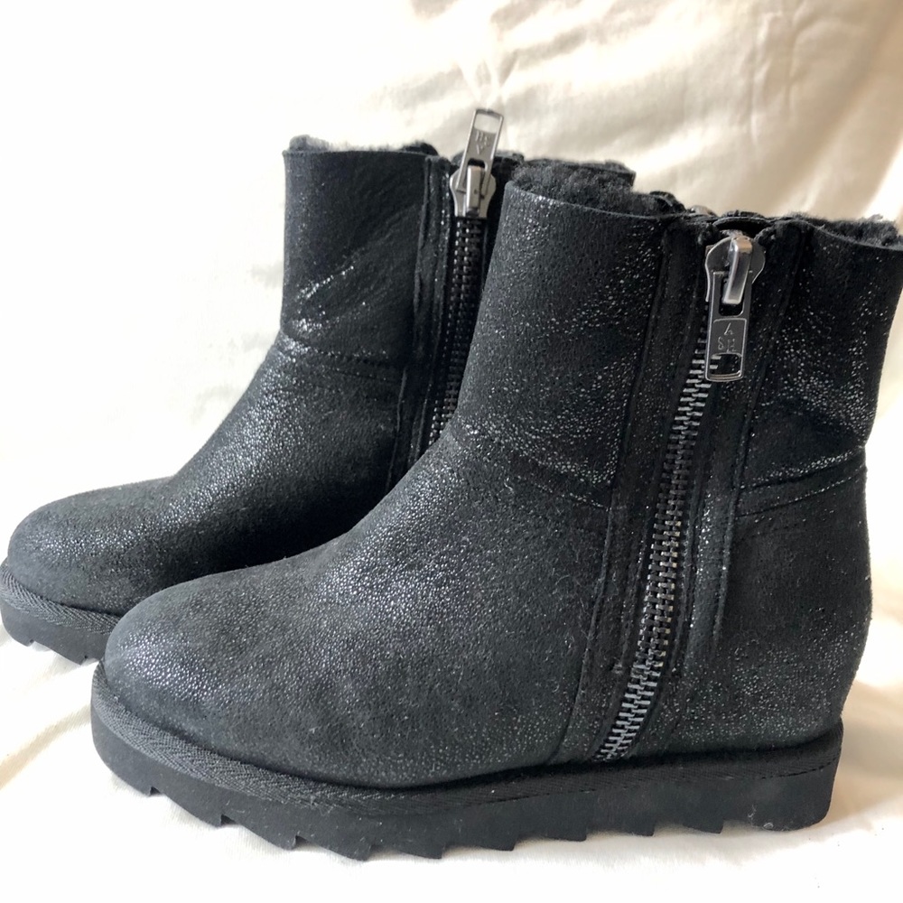 Ash Black Glitter Real Shearling Winter Hidden Wedge Boots sz7 New